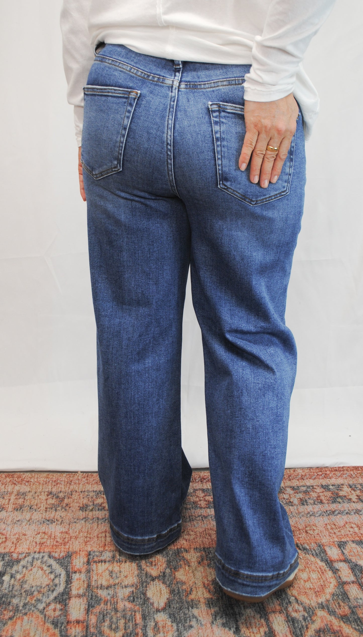 Fern HR Crop Yoke Detail Jean