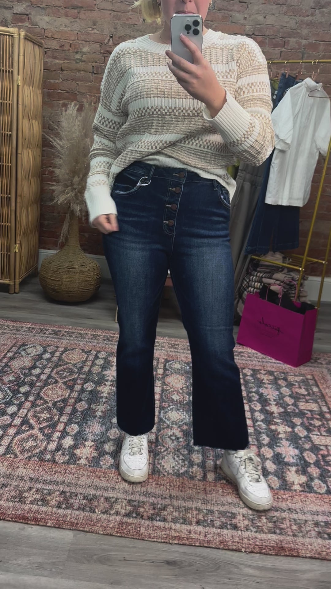 Load and play video in Gallery viewer, Annie Ankle Flare Jean
